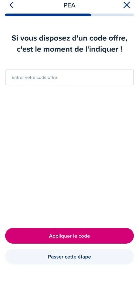 Code offre PEA Boursorama : écran de l'app BoursoBank pendant l'ouverture du PEA, « Si vous disposez d'un code offre, c'est le moment de l'indiquer », champ « Entrer votre code offre » et boutons Appliquer le code / Passer cette étape